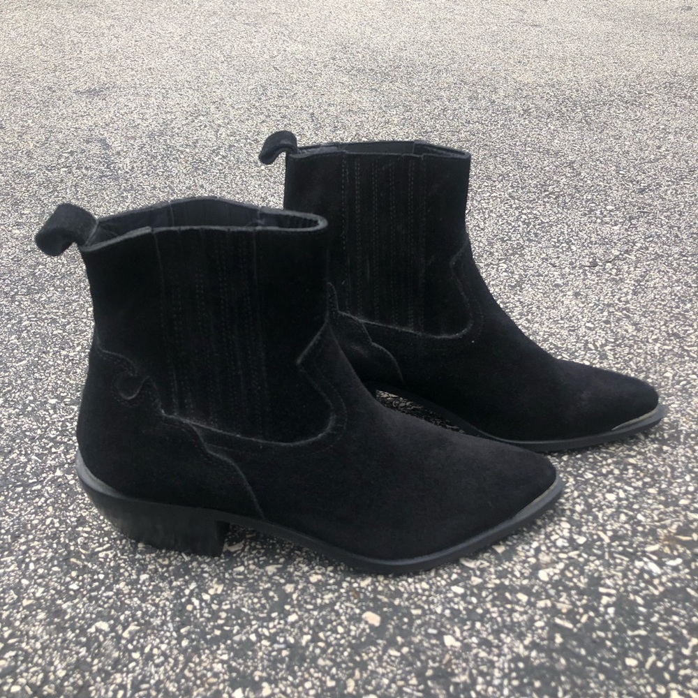 Urban Outfitters size 8 suede boot UO
